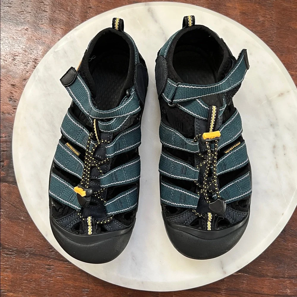 KEEN Newport H2 Waterproof Hiking Trail Hybrid Sandals Blue/Black Big Kids 5